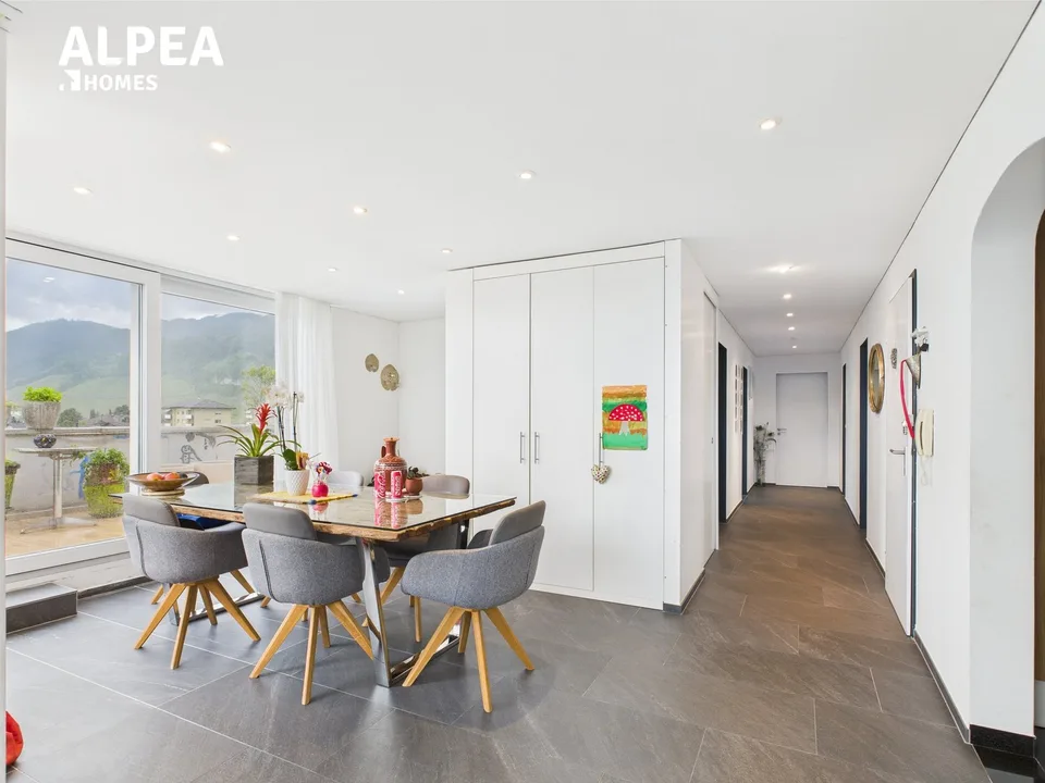 Appartement penthouse avec vue panoramique – rénové avec style