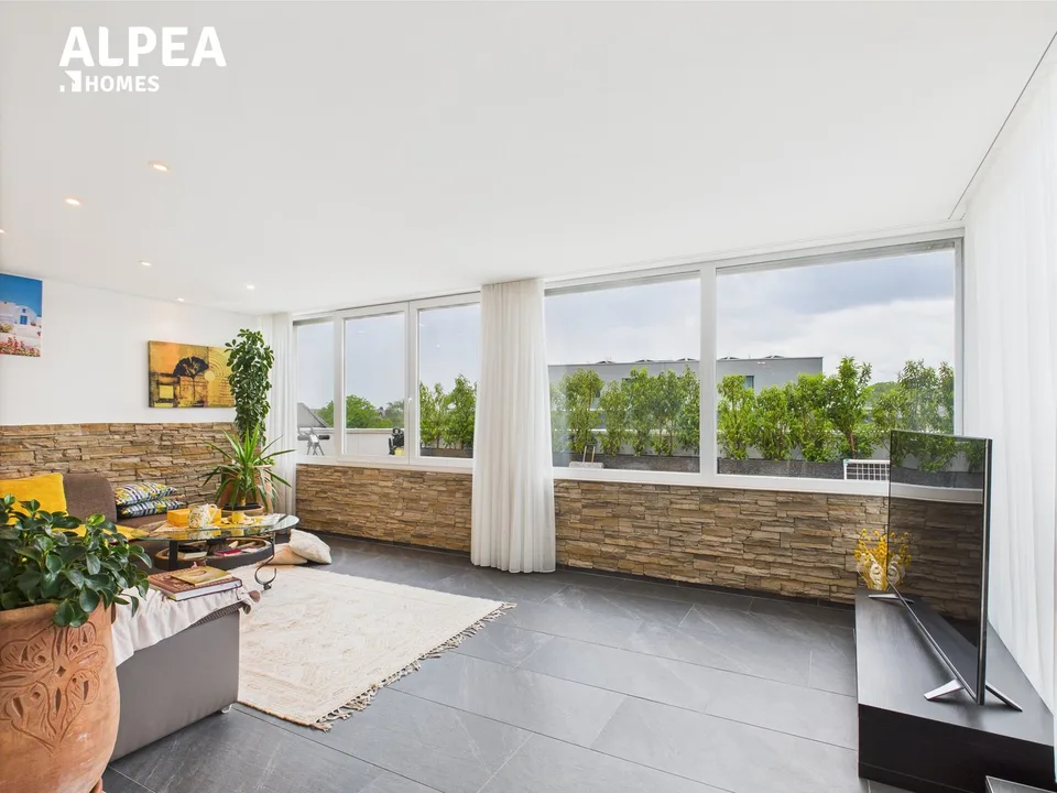 Appartement penthouse avec vue panoramique – rénové avec style