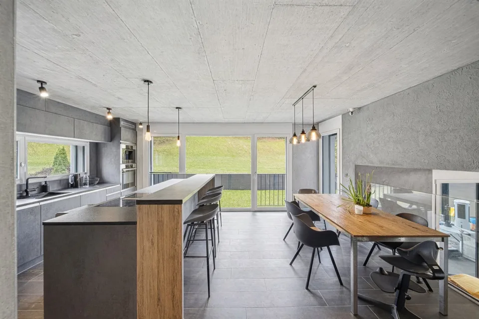 EXKLUSIVE VILLA MIT BERGPANORAMA, SAUNA UND WINTERGARTEN