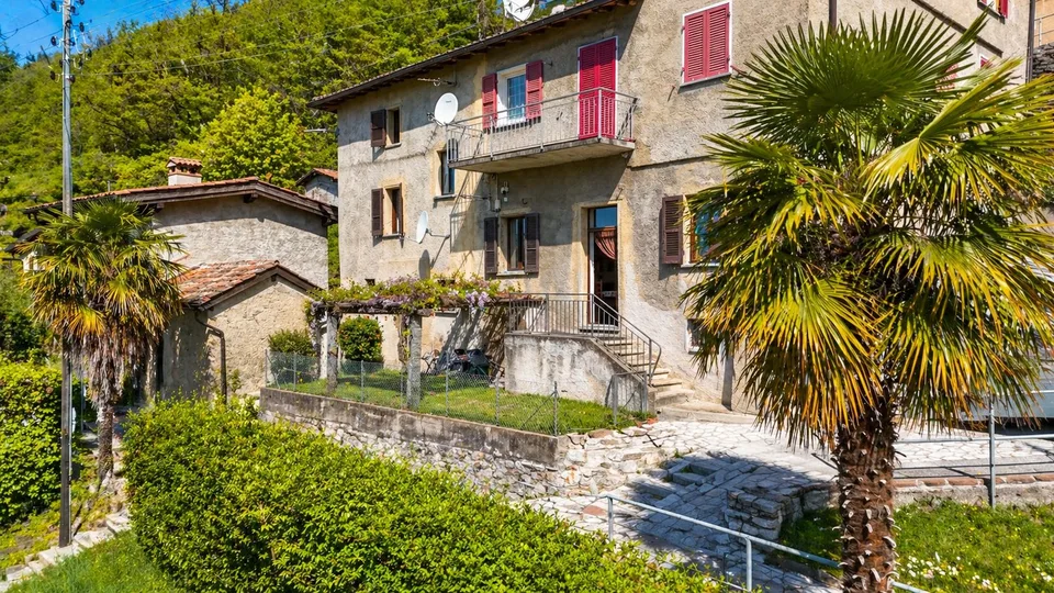 Appartamento di charme in casa Bifamiliare con giardino e stupenda vista lago e montagne – foto 6 di 18