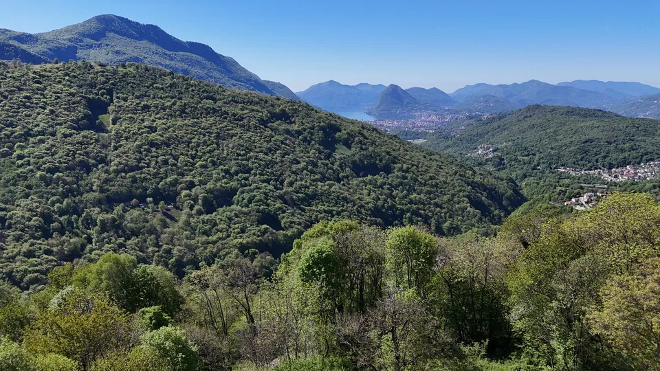 Appartamento di charme in casa Bifamiliare con giardino e stupenda vista lago e montagne