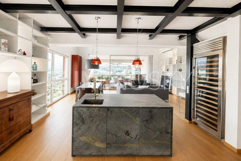 Splendido Appartamento Panoramico di Lusso a Collina dOro