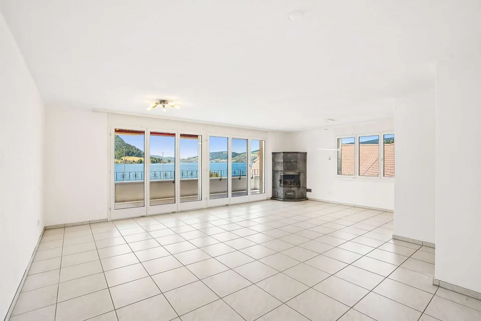 RESERVIERT: Logenplatz am Ägerisee: grandiose Seesicht und 129 m² Balkon-/Aussenfläche