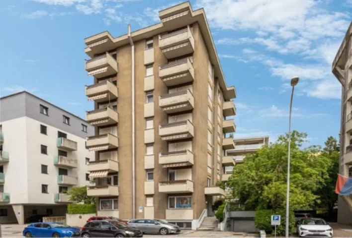 Appartamento di 4.5 locali con due balconcini a pochi passi dal centro di Lugano.