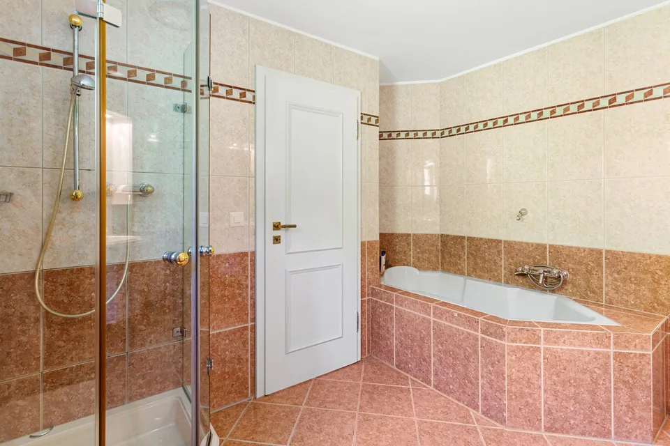 Villa exclusive de 8 pièces dans un quartier calme de Stetten – photo 9 sur 28