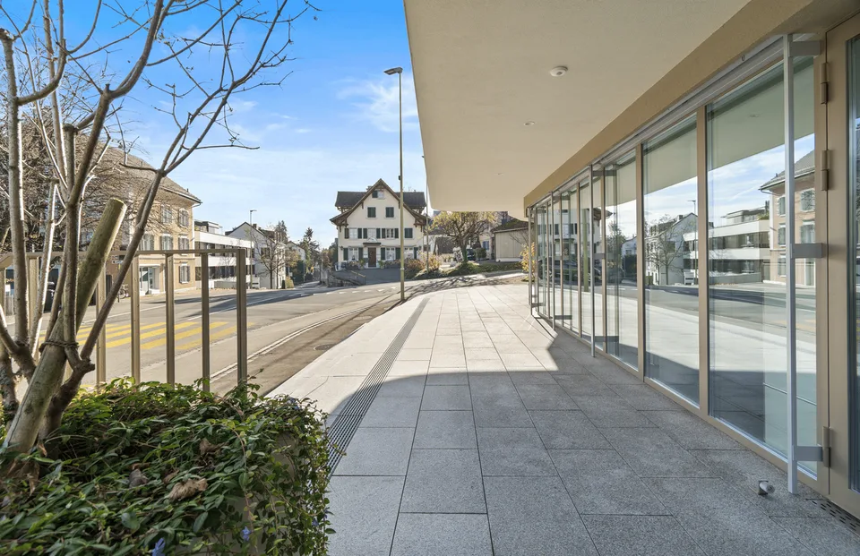 Proprietà commerciale in Mühlebachstrasse 36: Il tuo nuovo luogo di successo con 3 posti auto a Thalwil