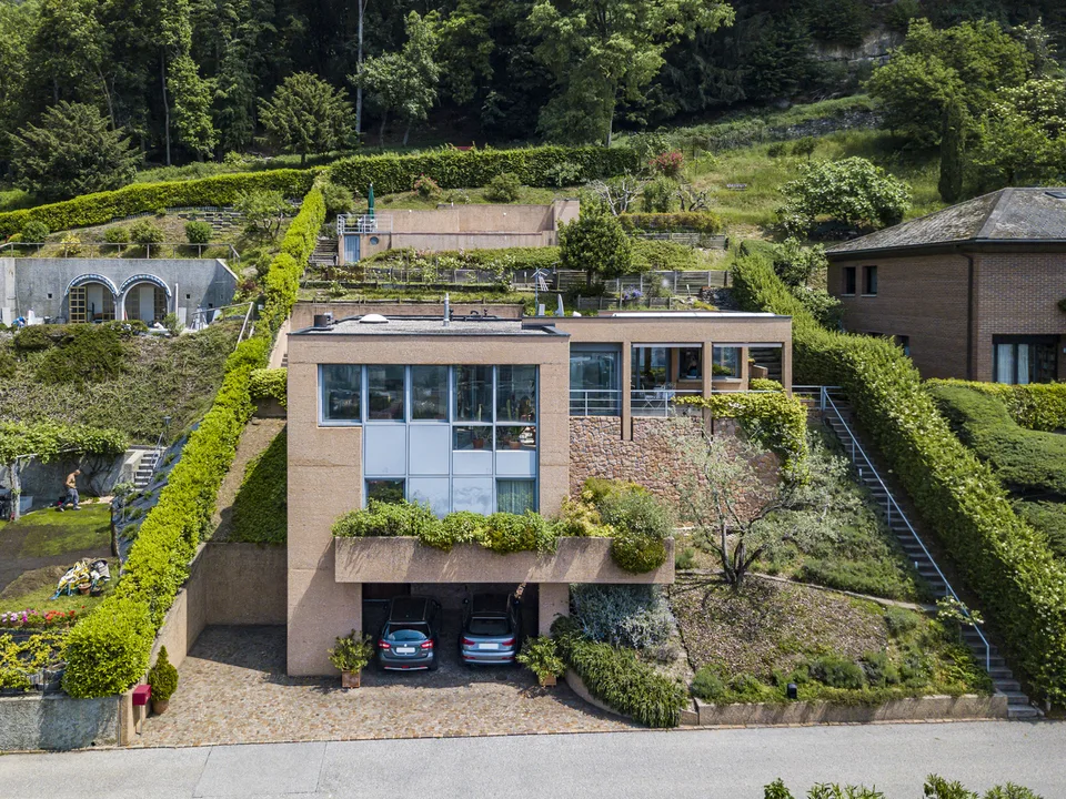 Casa moderna con bella vista lago