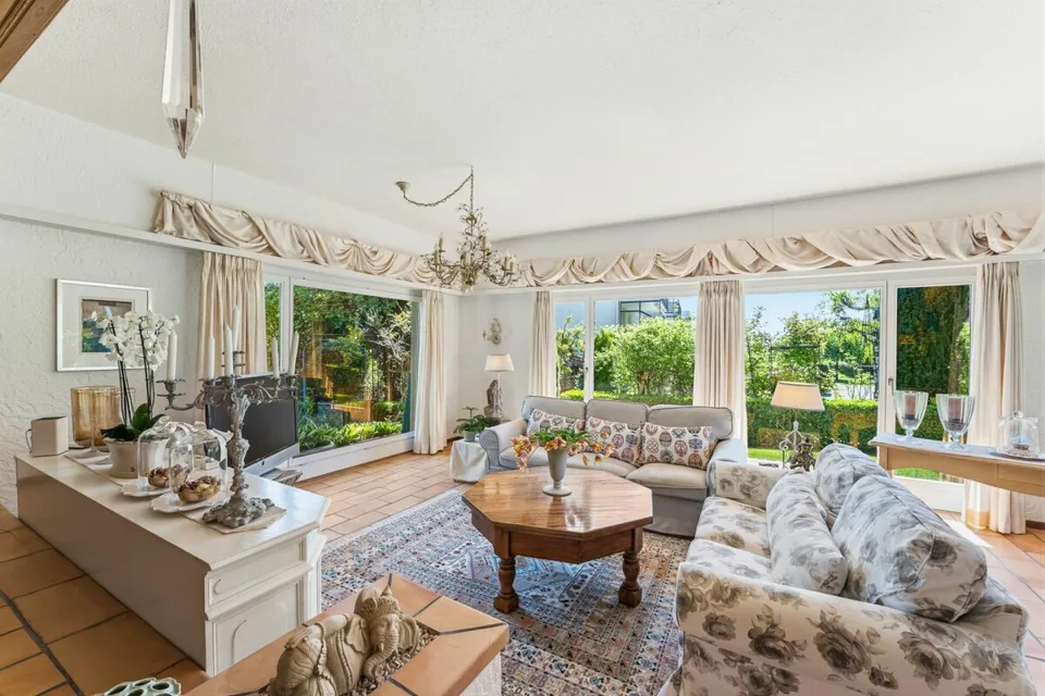 Maison unifamiliale spacieuse dans un endroit rural, calme et ensoleillé avec un jardin de rêve