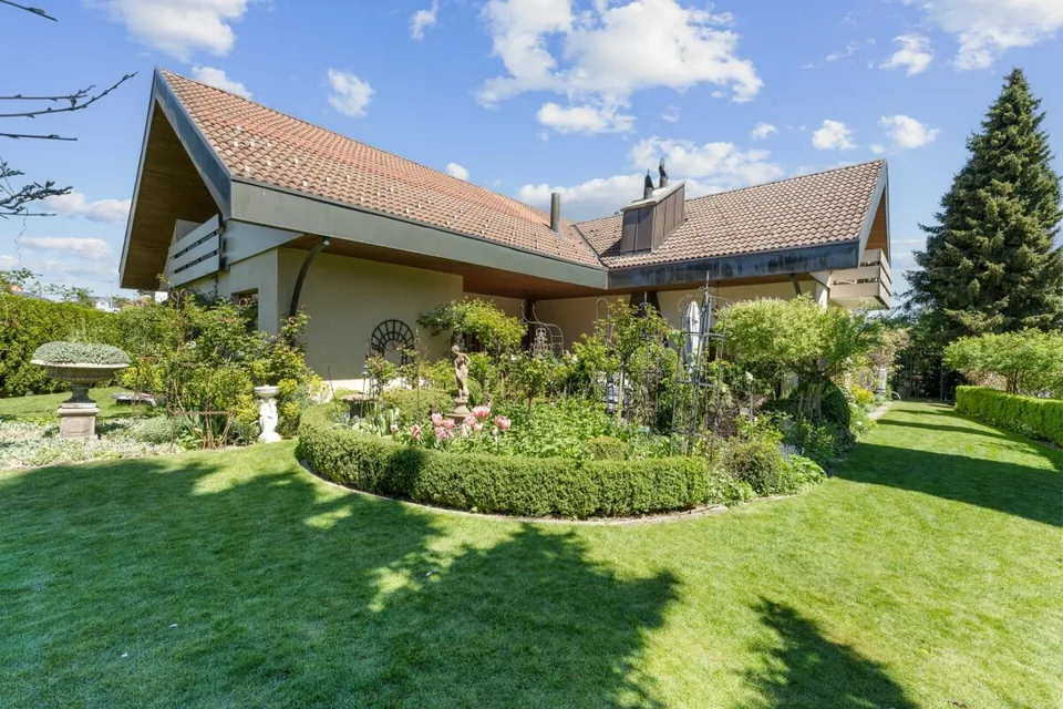 Maison unifamiliale spacieuse dans un endroit rural, calme et ensoleillé avec un jardin de rêve