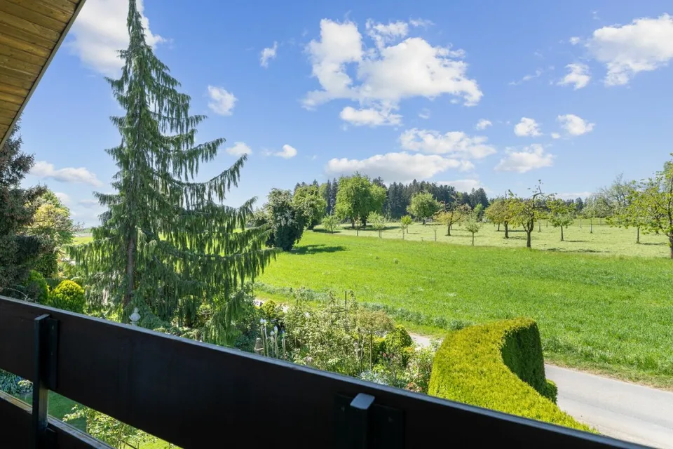 Maison unifamiliale spacieuse dans un endroit rural, calme et ensoleillé avec un jardin de rêve