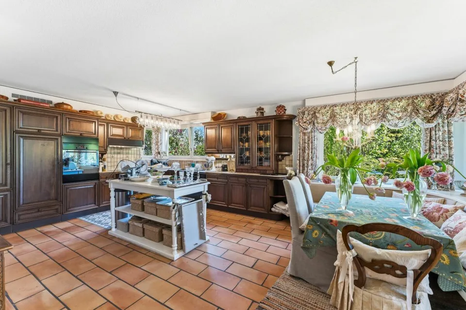 Maison unifamiliale spacieuse dans un endroit rural, calme et ensoleillé avec un jardin de rêve