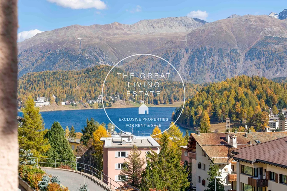 Moderno appartamento di 2,5 locali con vista panoramica a St. Moritz
