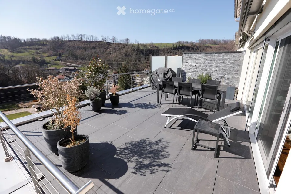 Terrace House - Living/Working with a Great View & Starry Sky