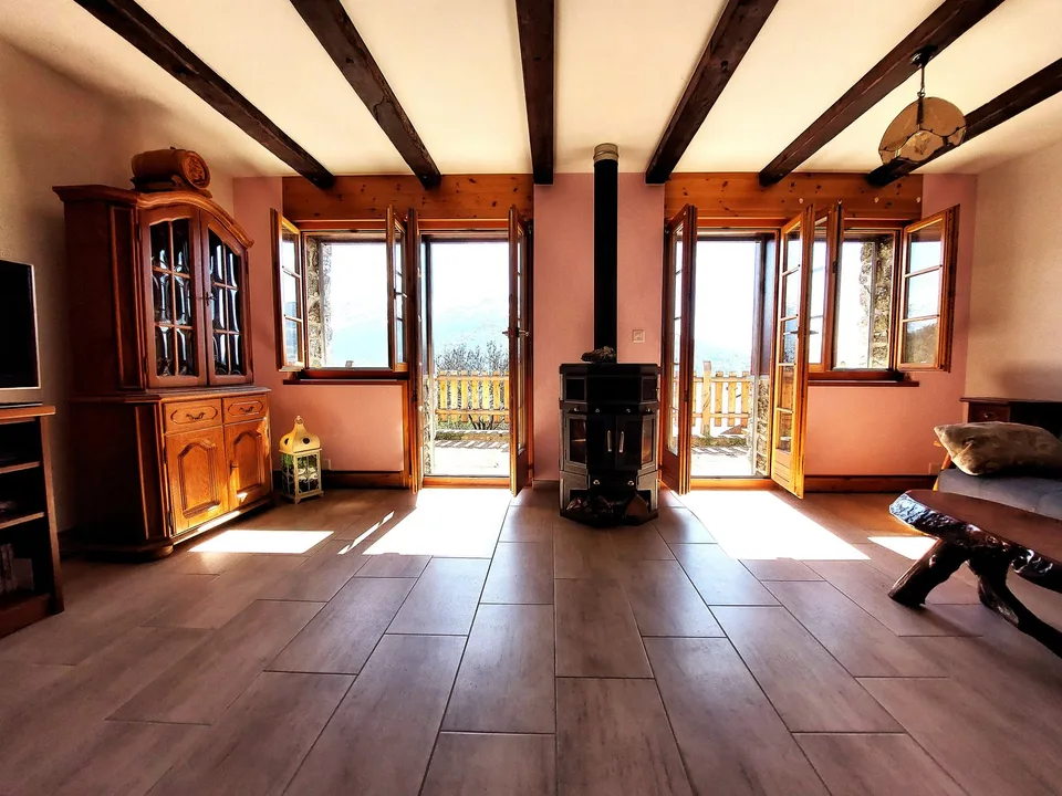 Chalet di 5 locali a Vernamiège con fascino autentico e vista panoramica