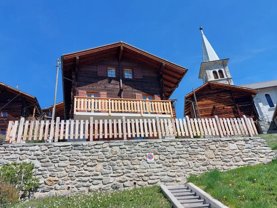 Chalet de 5 pièces à Vernamiège au charme authentique avec vue panoramique