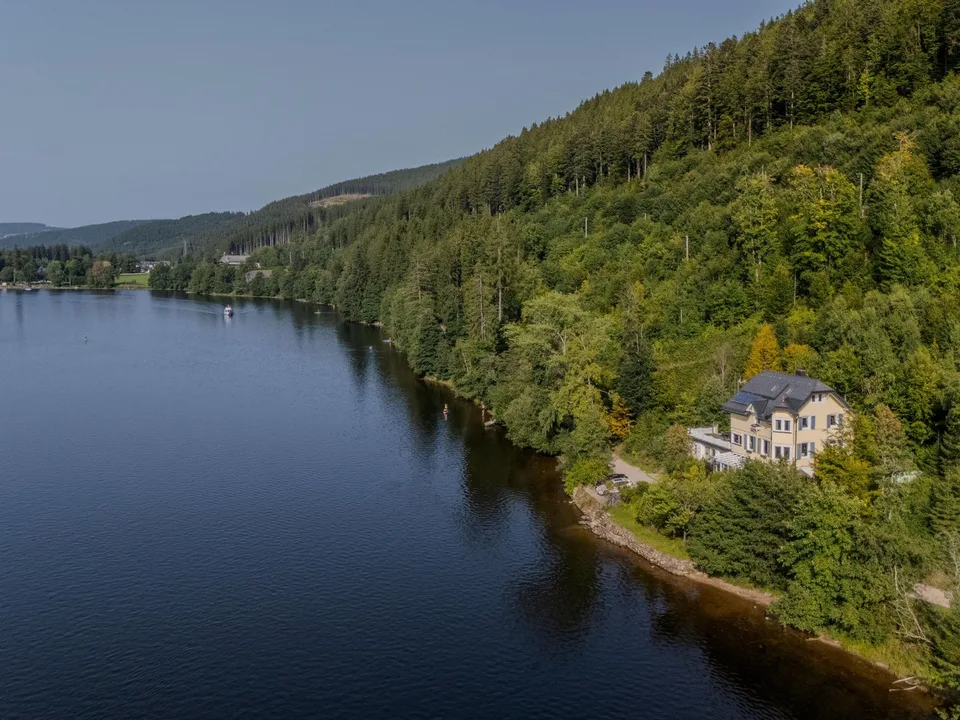 Exklusive Rarität am Titisee - Historisches Seehaus mit direktem Seezu