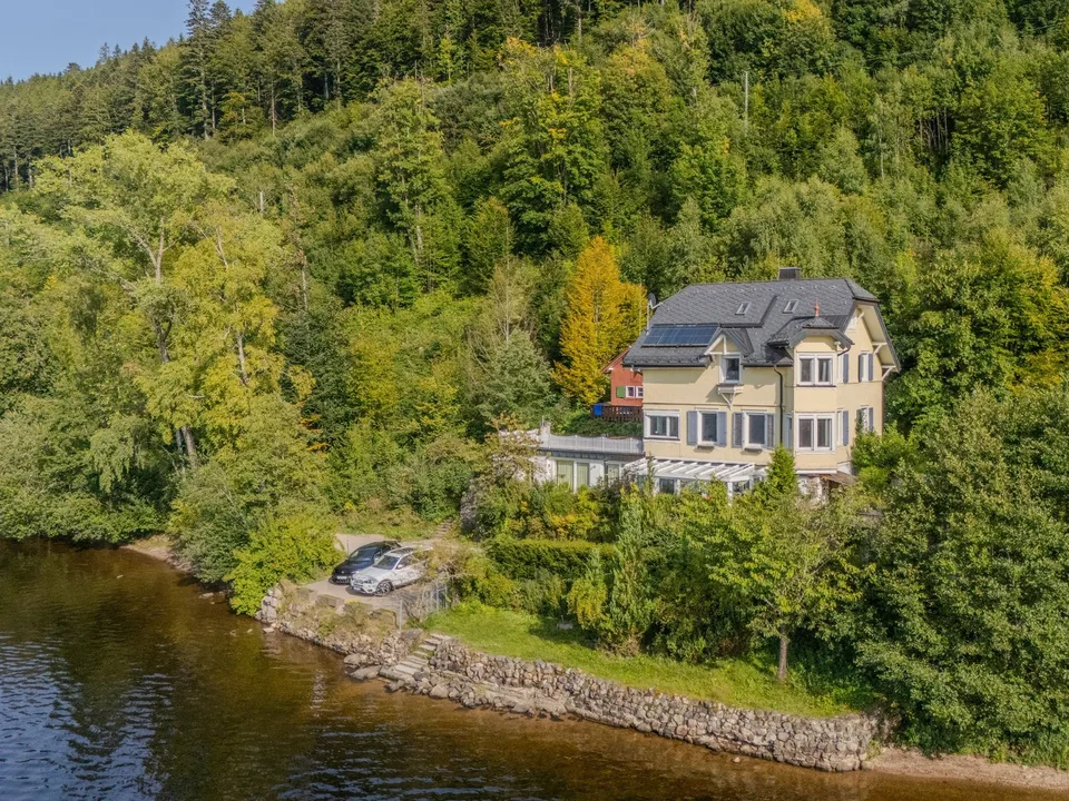 Rarità esclusiva sul Titisee - Casa storica sul lago con accesso diretto
