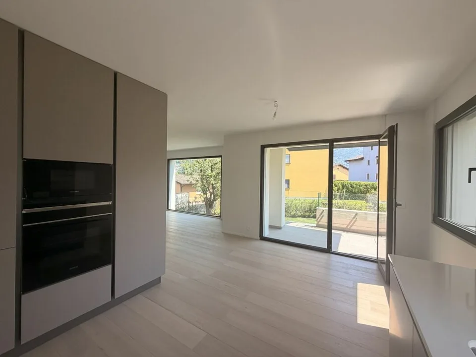 CANOBBIO - 4.5 LOCALI COMPLETAMENTE RINNOVATO, CON GIARDINO, TECNOLOGIA E COMFORT