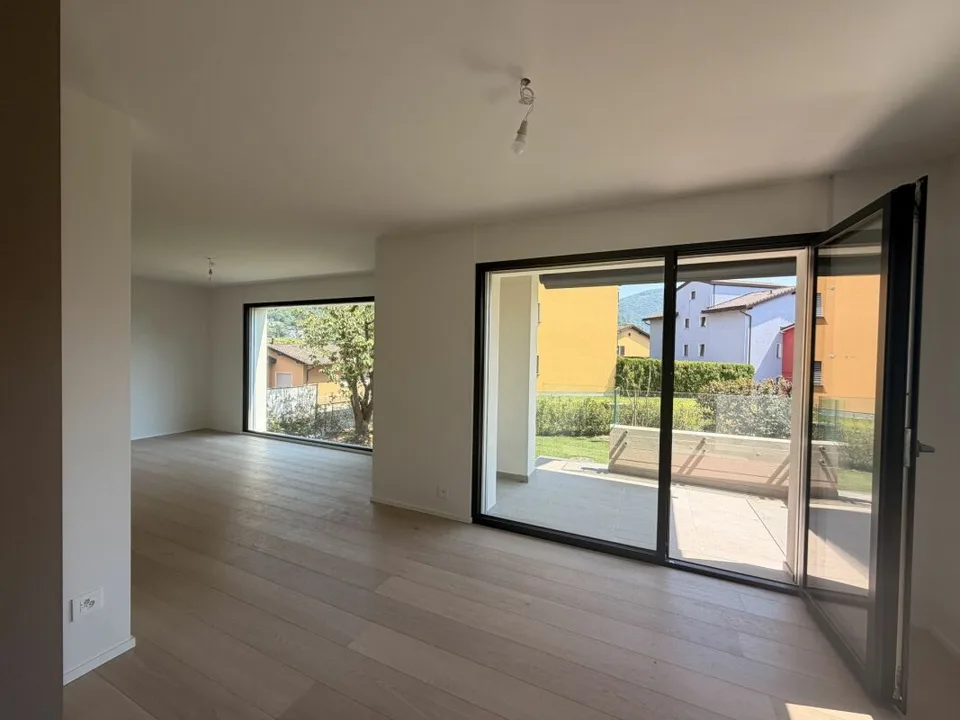 CANOBBIO - 4.5 LOCALI COMPLETAMENTE RINNOVATO, CON GIARDINO, TECNOLOGIA E COMFORT