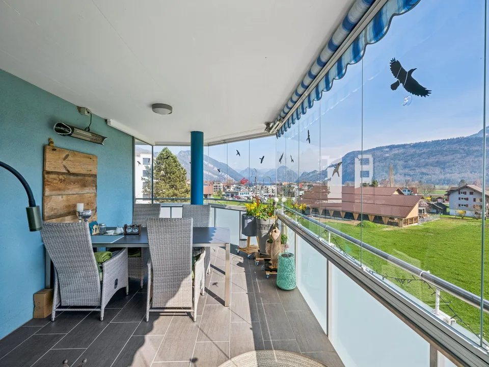 Renovierte Wohnung... mit Panorama-Seeblick!
