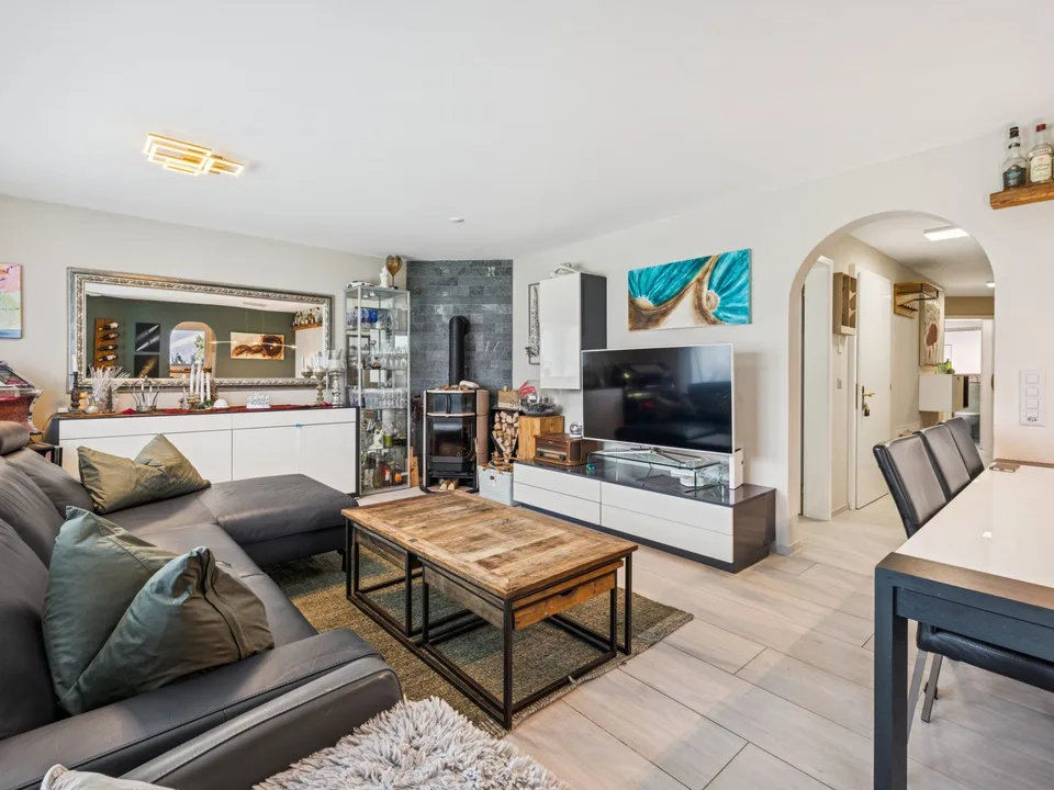 Renovierte Wohnung... mit Panorama-Seeblick!