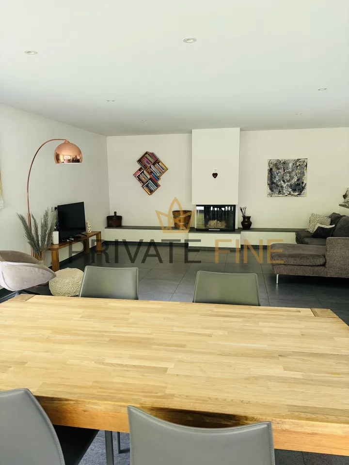 Modernes Einfamilienhaus mitten im Grünen (64)