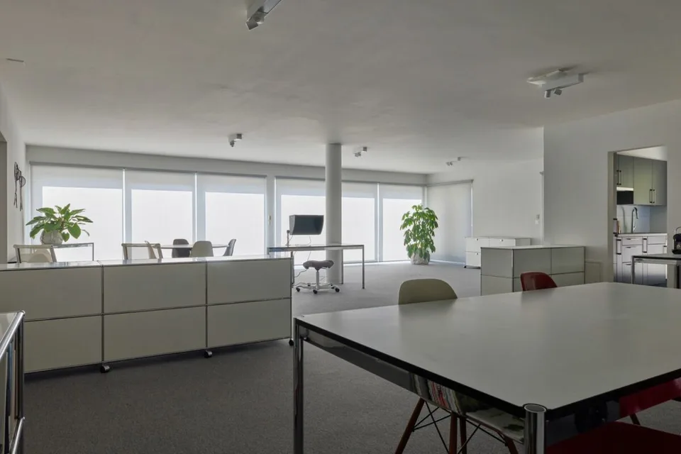 Bella superficie amministrativa con grande terrazza 200 m2!