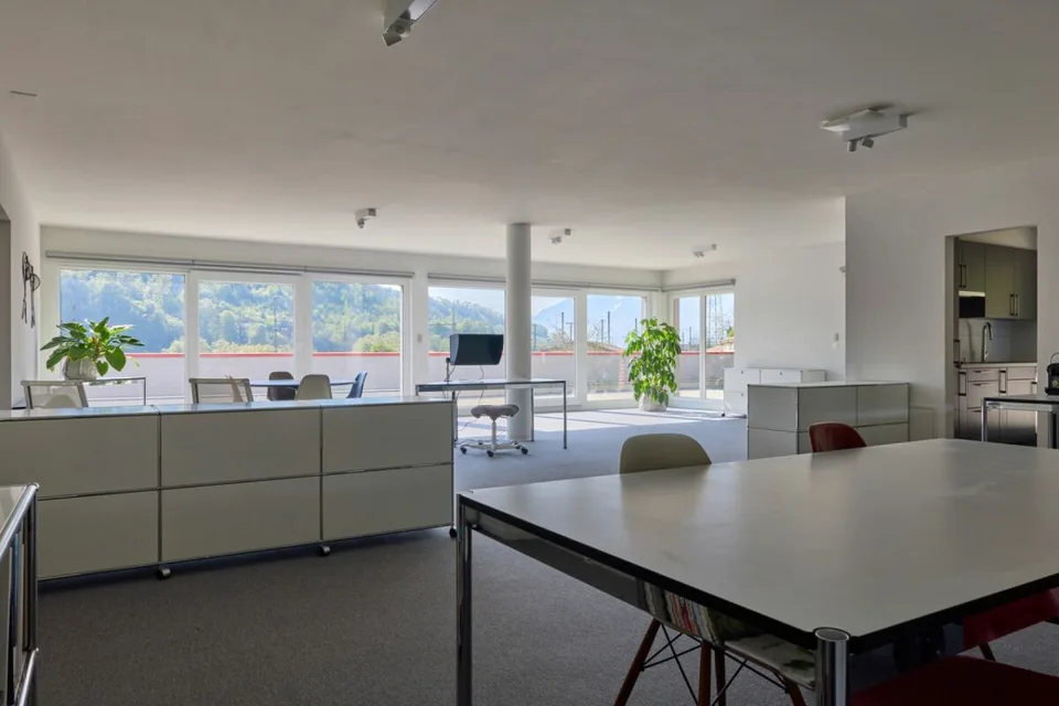 Bella superficie amministrativa con grande terrazza 200 m2!