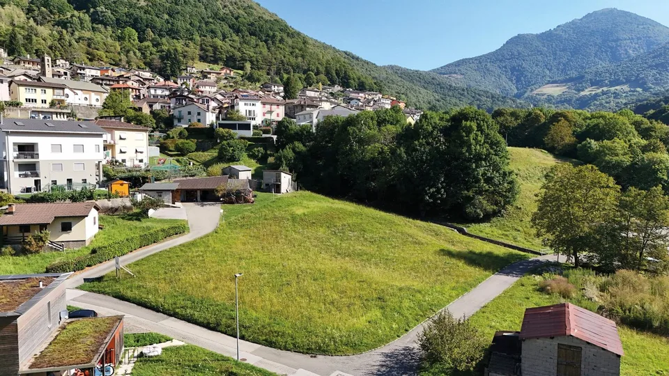 ELEGANTE CASA DUPLEX CON UNITÀ SECONDARIA INDIPENDENTE E GIARDINO – Foto 10 von 12