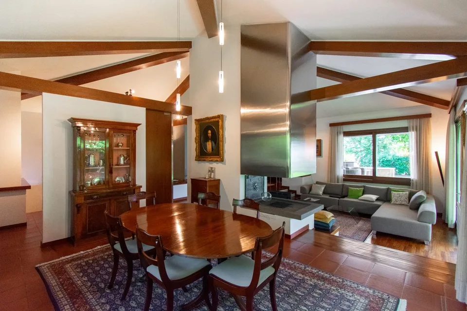 Villa mit gesuchten Volumen und sorgfältig gepflegtem Garten – Foto 6 von 13