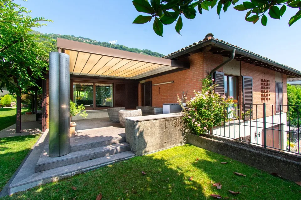 Villa mit gesuchten Volumen und sorgfältig gepflegtem Garten – Foto 11 von 13