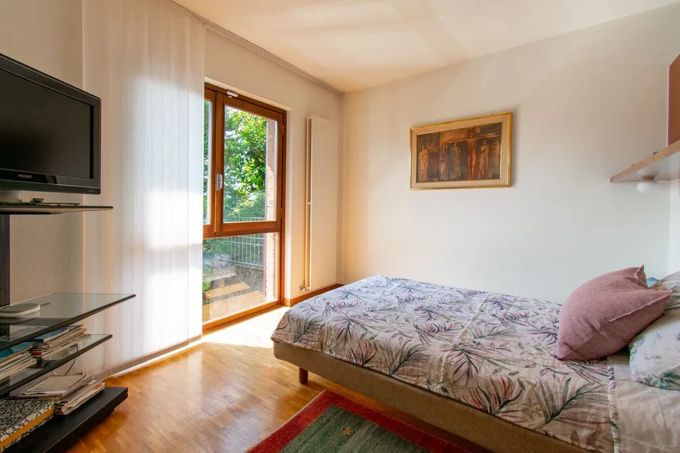 Villa mit gesuchten Volumen und sorgfältig gepflegtem Garten – Foto 9 von 13