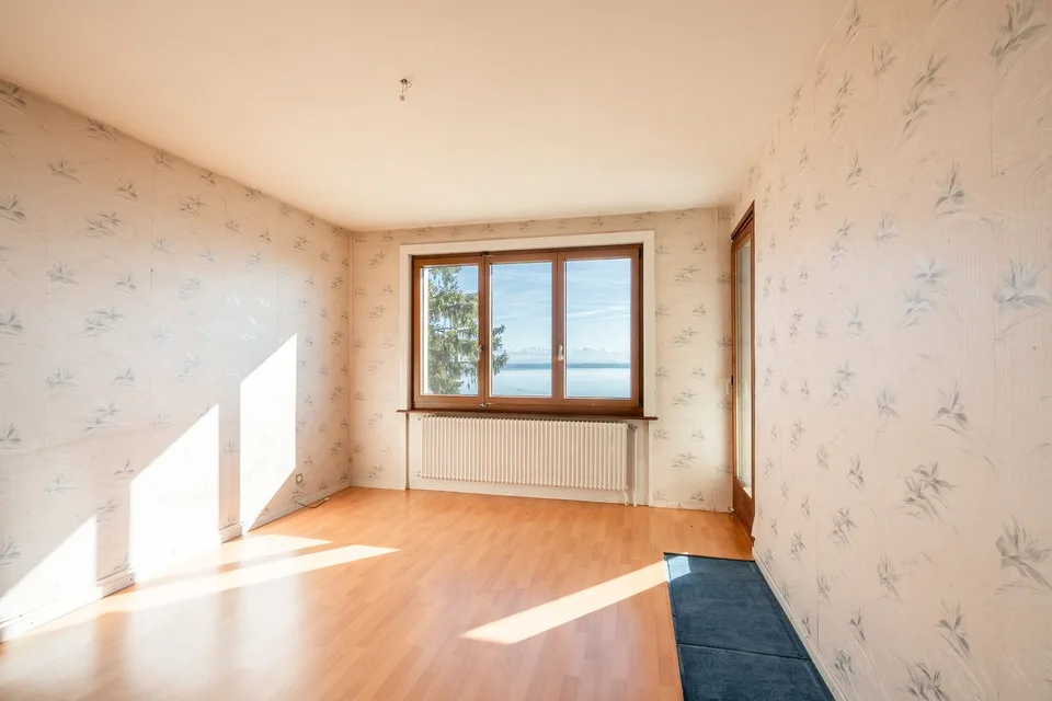Verkauf, zum höchsten Gebot, eines Familienhauses mit großer überdachtem Swimmingpool! – Foto 6 von 15