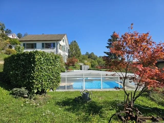 Vente, au plus offrant, d'une maison familiale avec grande piscine couverte !