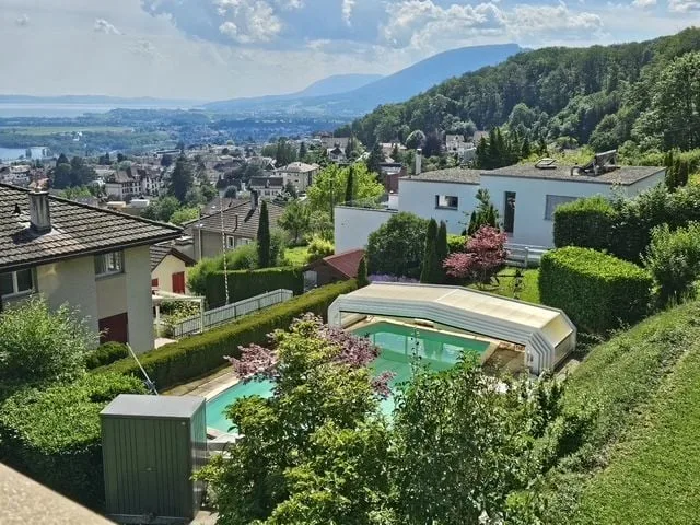 Verkauf, zum höchsten Gebot, eines Familienhauses mit großer überdachtem Swimmingpool! – Foto 13 von 15