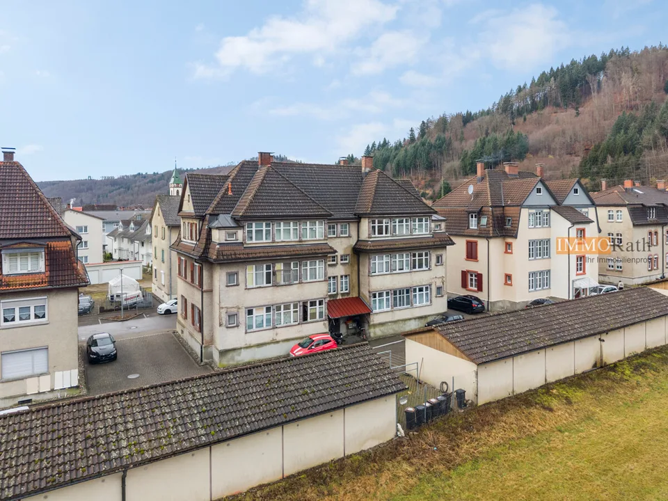 IMMORath.de - 4-Zimmerwohnung mit zwei Garagen – Foto 10 von 13