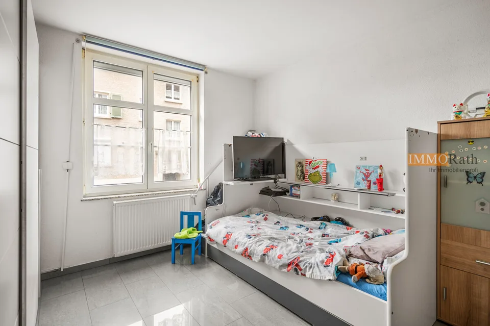 IMMORath.de - 4-Zimmerwohnung mit zwei Garagen – Foto 7 von 13