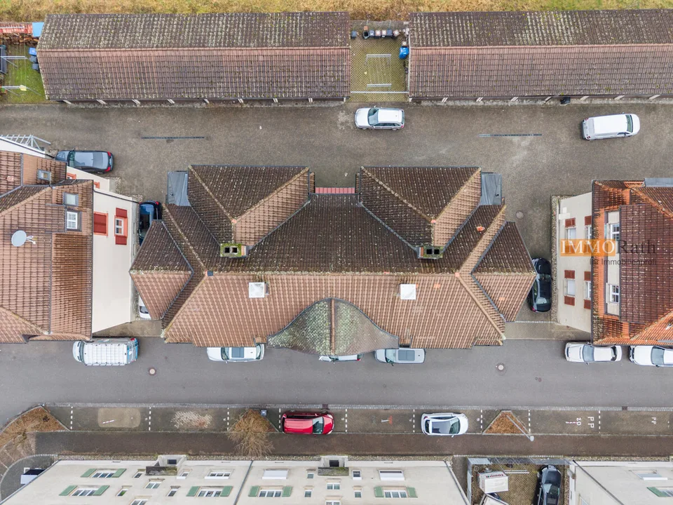 IMMORath.de - 4-Zimmerwohnung mit zwei Garagen – Foto 11 von 13