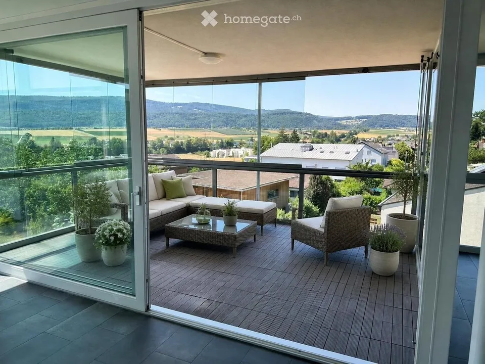 Appartamento mansardato bellissimo e attraente di 4,5 locali con vista spettacolare a Biel-Benken BL