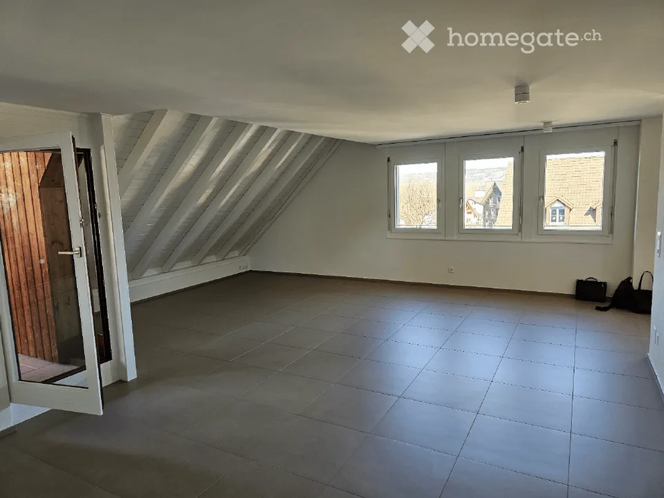 FIRST RENTAL: SPACIOUS 4.5-ROOM MAISONETTE IN RÜMLANG