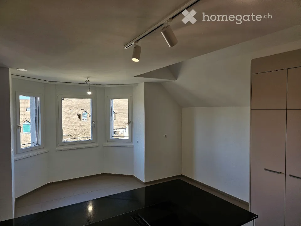 FIRST RENTAL: SPACIOUS 4.5-ROOM MAISONETTE IN RÜMLANG