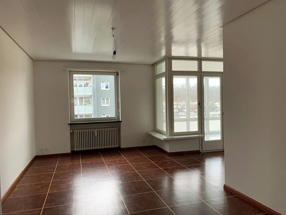 Helle 3.5-Zimmer-Wohnung mit Wintergarten & Cheminée in Binningen