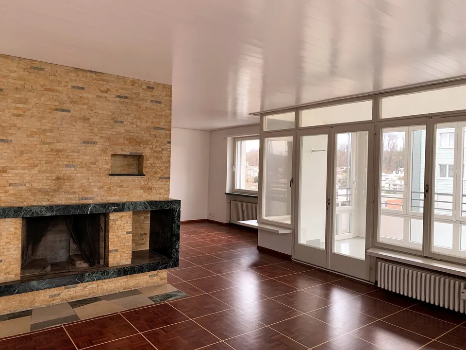 Helle 3.5-Zimmer-Wohnung mit Wintergarten & Cheminée in Binningen