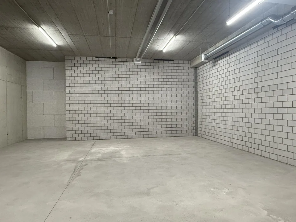 Surface commerciale attractive avec stockage (172m2) dans le quartier Löwengarten