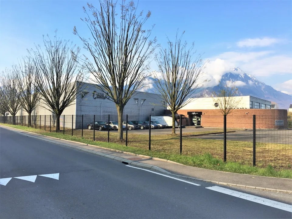 Bureaux de 69m2 - Proche commodités, transports et autoroute