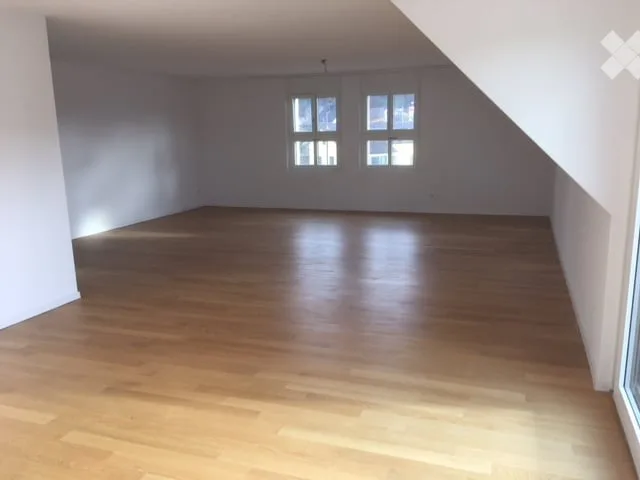 Bella appartamento di 4,5 locali mansardato con balcone
