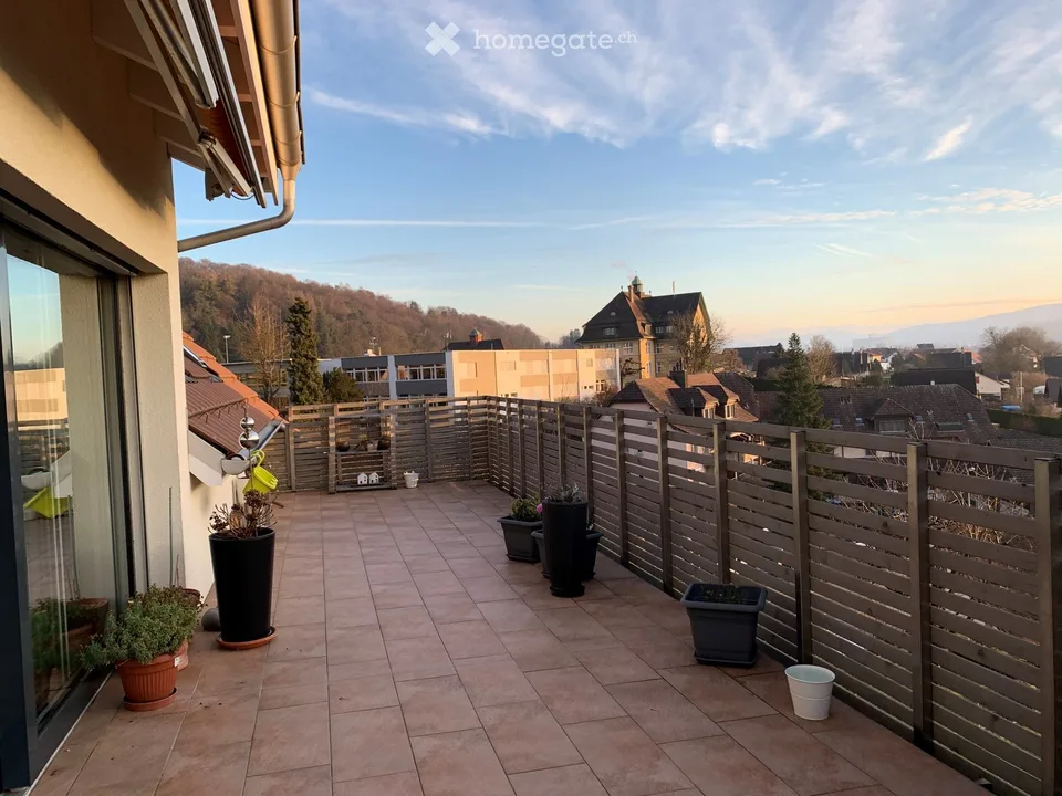 Bella appartamento di 4,5 locali mansardato con balcone