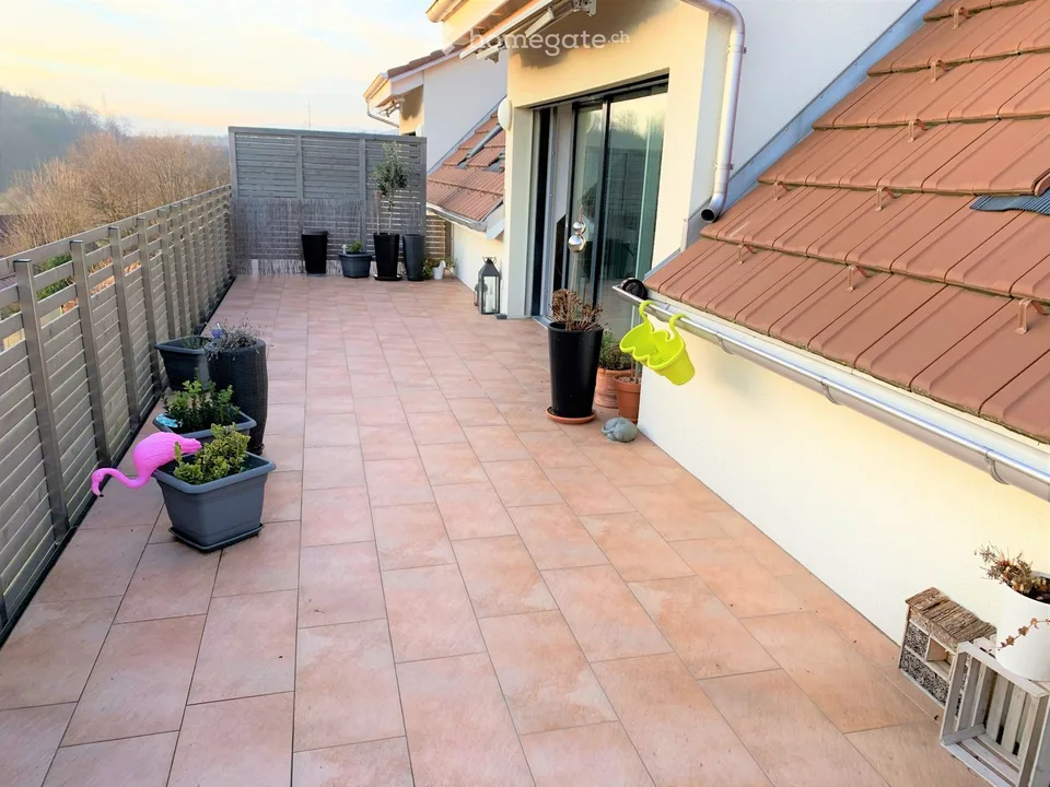 Bella appartamento di 4,5 locali mansardato con balcone