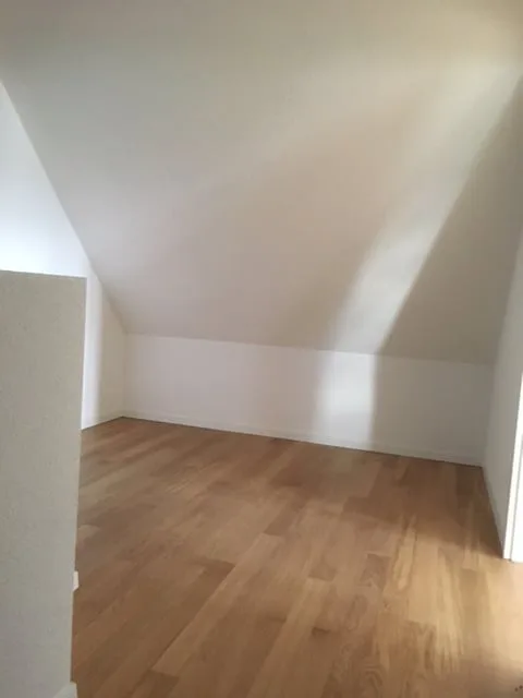 Bella appartamento di 4,5 locali mansardato con balcone