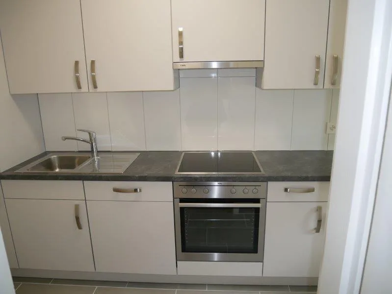Appartement rénové de 2 pièces avec balcon